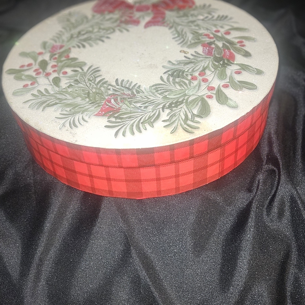 Festive Holiday Wreath Box - Red and Green